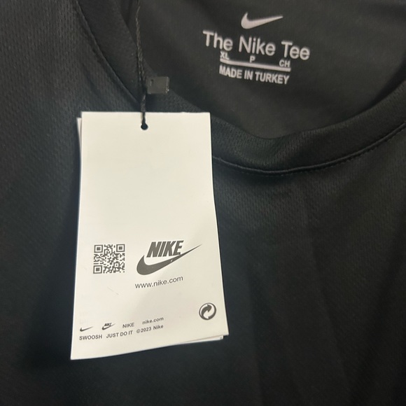 Nike Dri-FIT Black Youth T-Shirt size XLarge (14-16) - Picture 3 of 4